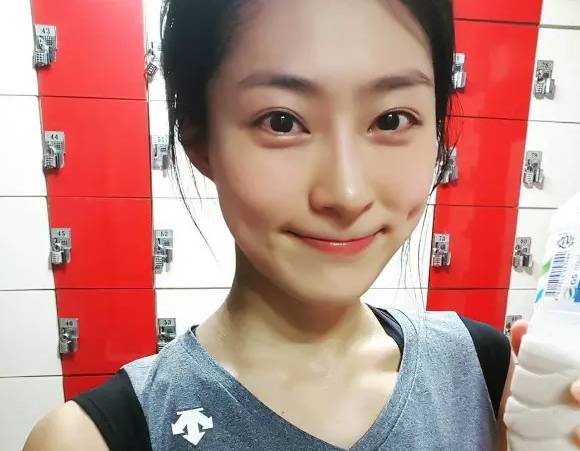 从清秀到性感，从女生到女人，当这个女医生脱下白大褂，震惊了整个病房！