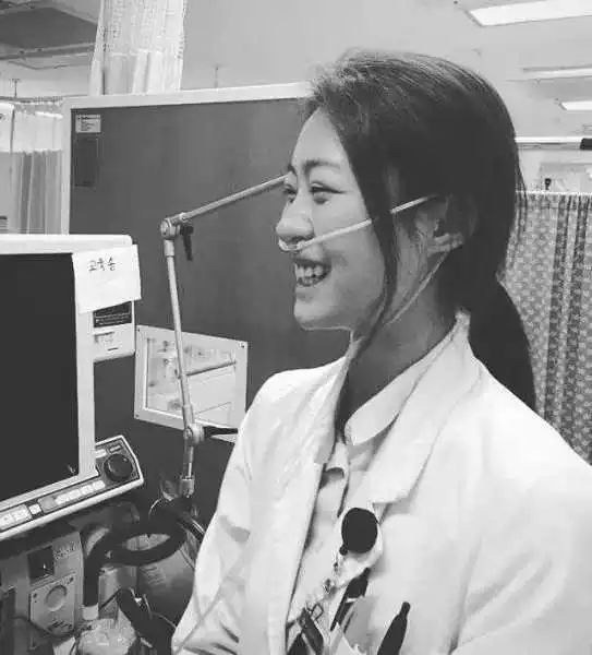 从清秀到性感，从女生到女人，当这个女医生脱下白大褂，震惊了整个病房！