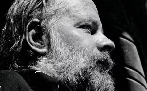 “我还活着，你们死了”：作家的求真之路