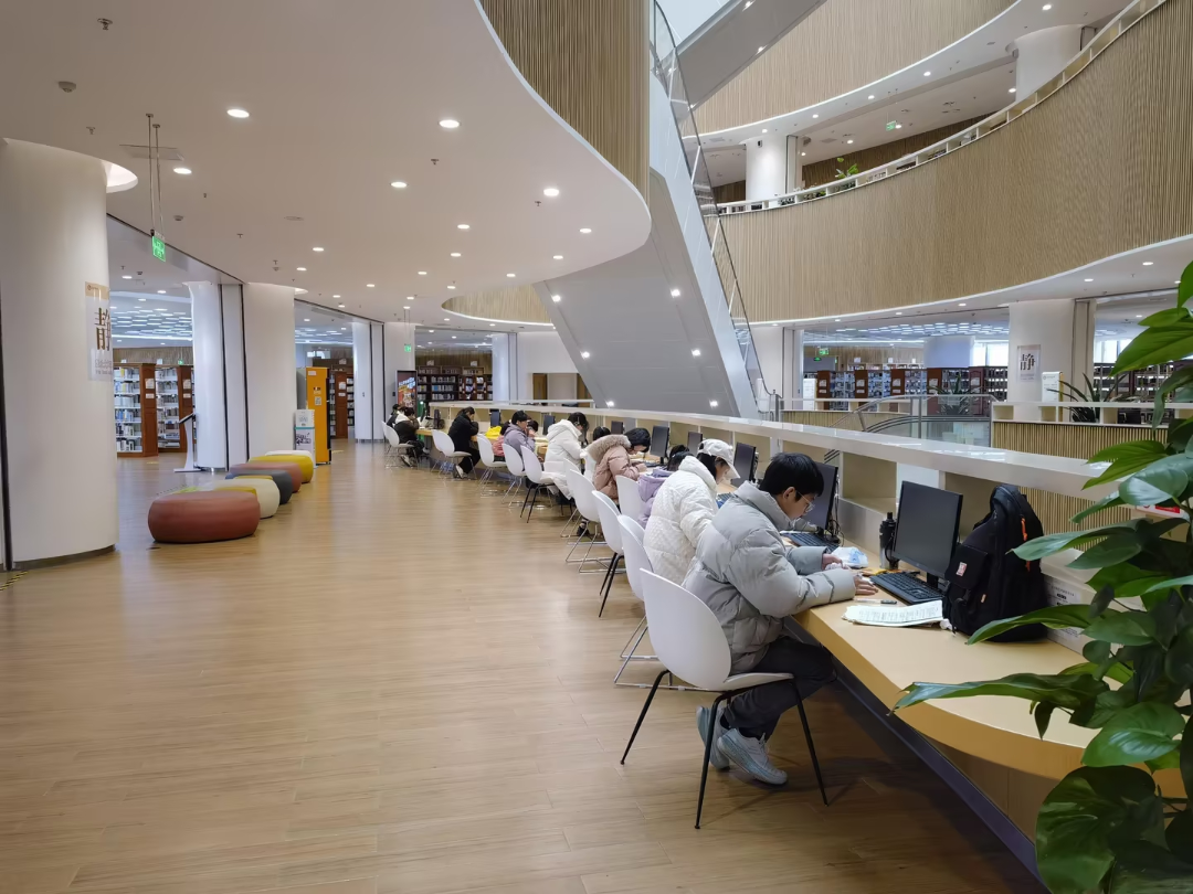 策马迎新春 书香启新程——襄阳市图书馆（少年儿童图书馆）春节文化服务绘就惠民新图景