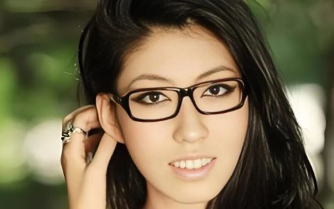 母亲涉案3.5亿，歌手曲婉婷想回国复出（2）