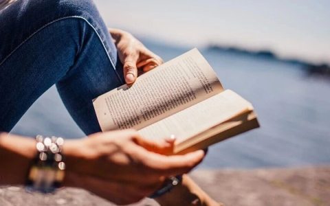 书单推荐 | 坐高铁必备，这8本书，每本都能在2小时内看完