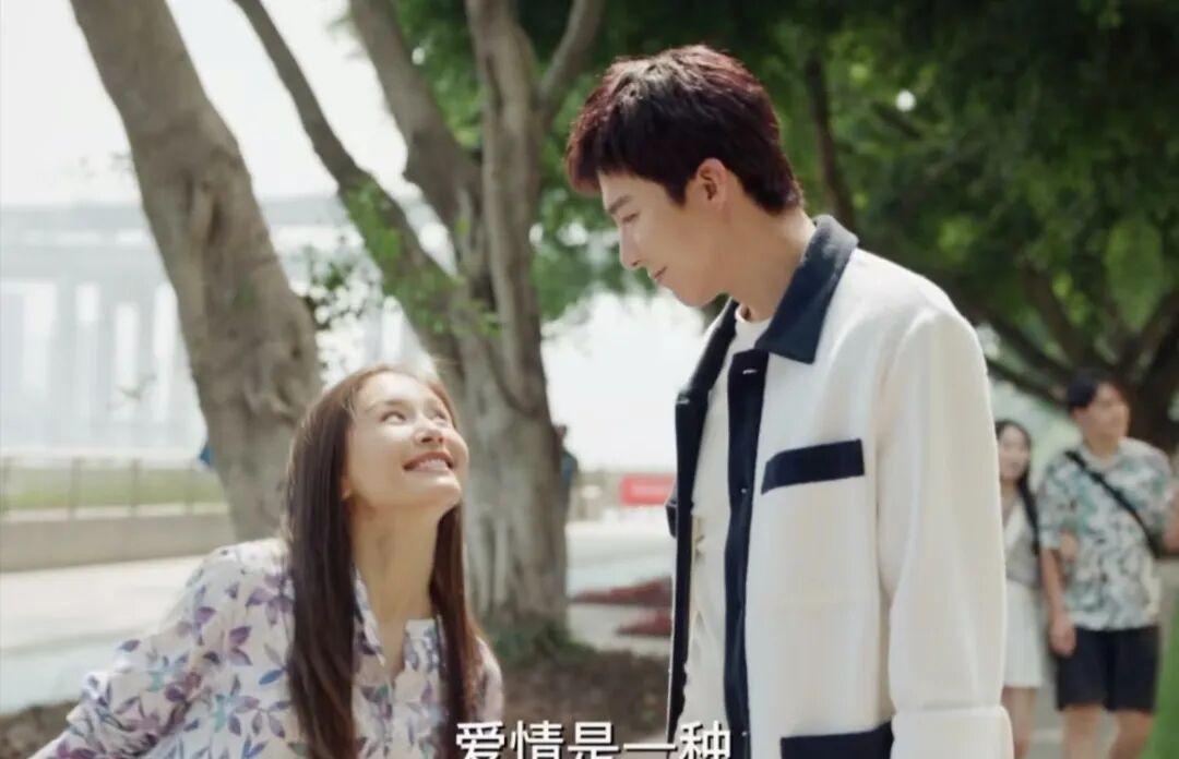 终于定档!王子文、刘宇宁主演的《玫瑰丛生》明天开播!鉴情师爱上纯情直男,剧中情感拉扯太乱,你能看明白算你厉害!