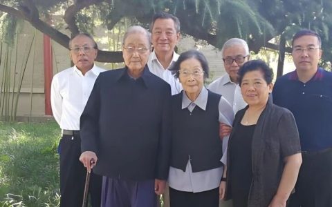 211岁爱情能走多远？宋平夫妇用82年回答