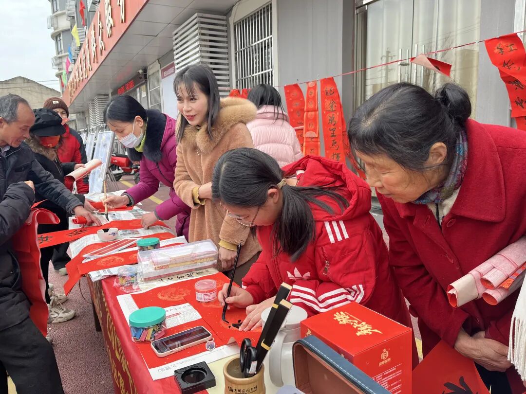 黄州区图书馆馆务动态：“翰墨寄福·书香贺岁”文化惠民活动走进龙王山社区