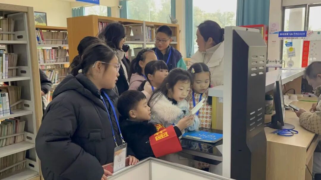 黄州区图书馆馆务动态：“小小图书管理员”书香假期正启程