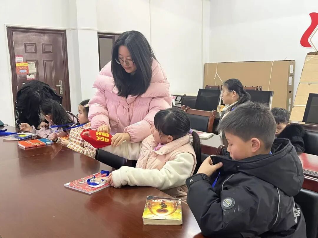 黄州区图书馆馆务动态：“小小图书管理员”书香假期正启程