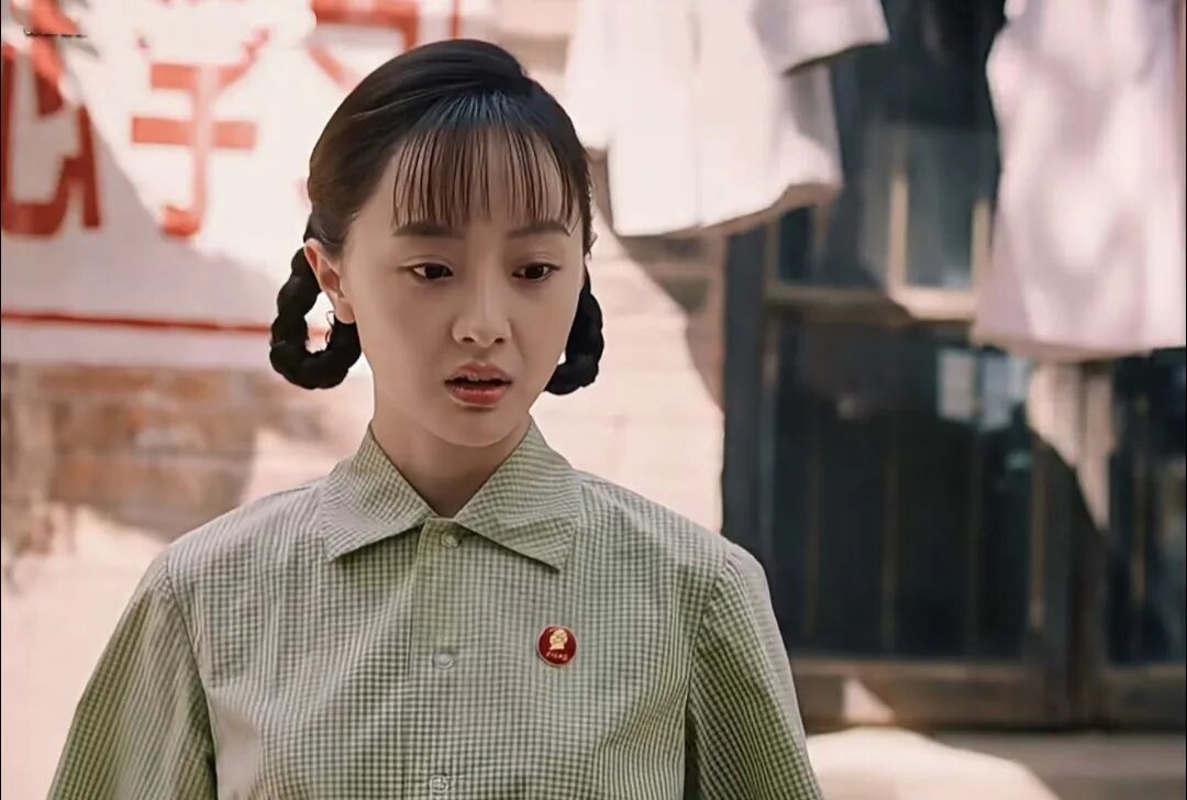 《纯真年代的爱情》大结局了！本来奔着虐恋去的，结果看着看着忽然顿悟出剧中五个女孩的命运与原生家庭教育有很大关系！