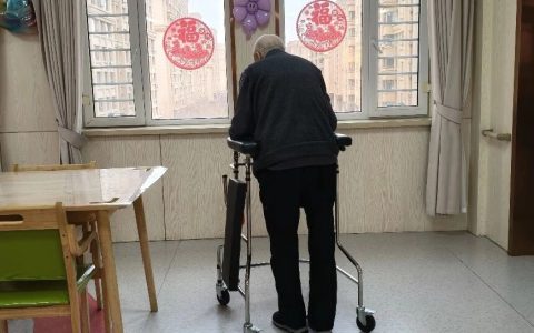 老父在颐年：怎么整了这么个虎玩愣！