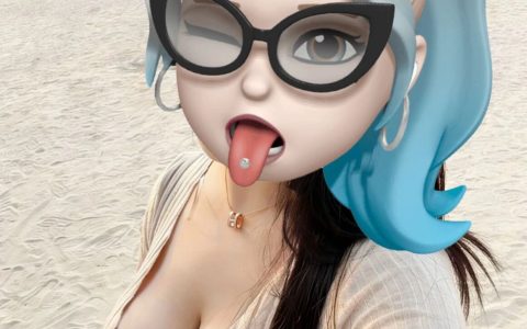 小熊黛比：脑海里，听海浪的声音，吹自由的风，拍美美