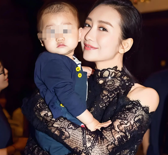 王鸥觉醒去父留子?大眼燕子和天后划清界限?陈牧驰要继承白富美家产?鹰钩鼻男染上成瘾药物?数字男根本不想离婚?