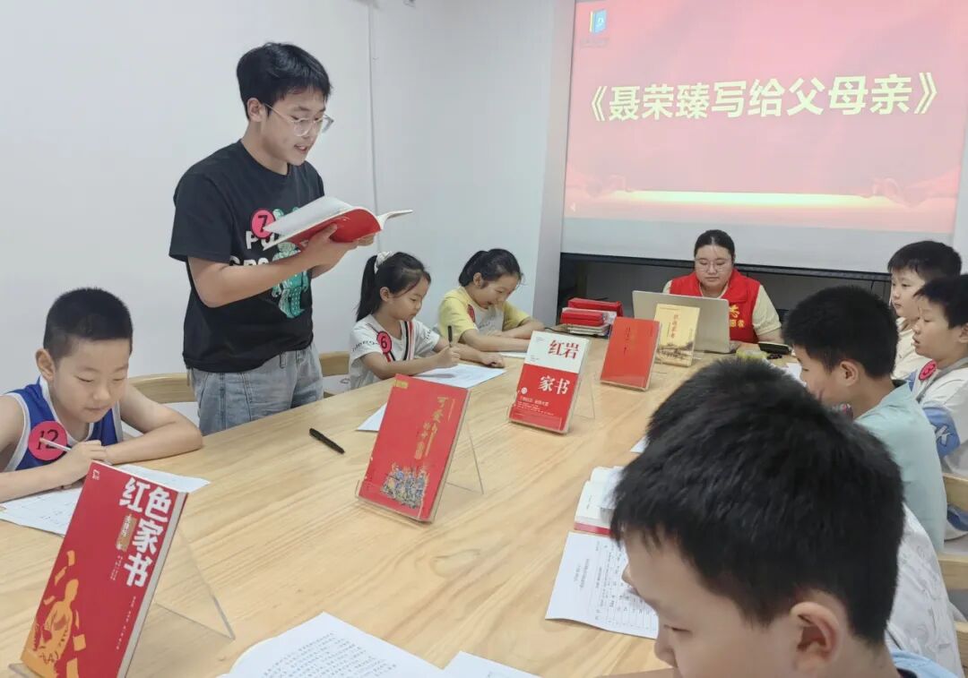 “见字如面 家国于心” ——郧西县图书馆红色家书诵读会圆满举行