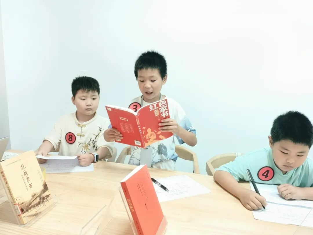 “见字如面 家国于心” ——郧西县图书馆红色家书诵读会圆满举行