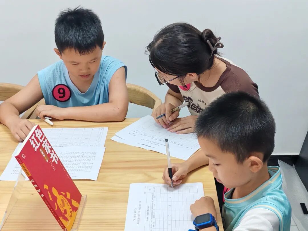 “见字如面 家国于心” ——郧西县图书馆红色家书诵读会圆满举行
